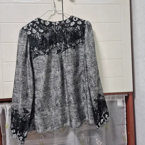 [BUNJANG] JISEN Black Pattern Blouse / 지센  블랙 패턴 블라우스 100, 상태 굳