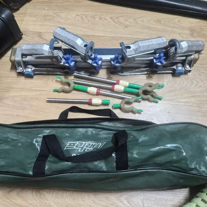 [BUNJANG] Wookyung 4-Tier Freshwater Fishing Rod Holder / 우경 4단 민물 낚시 받침대 등산  밀리터리 노스페 아디다 작업복