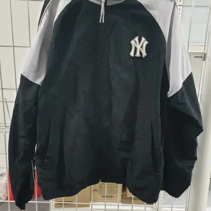 [BUNJANG] MLB New York Yankees Symbol Color Block Windbreaker Jacket Size 105 / MLB 뉴욕 양키즈 심볼 배색 바람막이 자켓 105사이즈 판매합니다