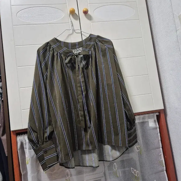 [BUNJANG] Khaki Stripe Ribbon Blouse (Size M-L) / 카키 스트라이프 리본 블라우스(66~77)