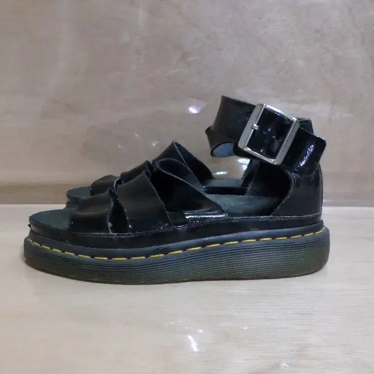 [BUNJANG] Dr. Martens Sandals Slippers / 후루룩구제2 230 닥터마틴 샌들 슬리퍼 260707