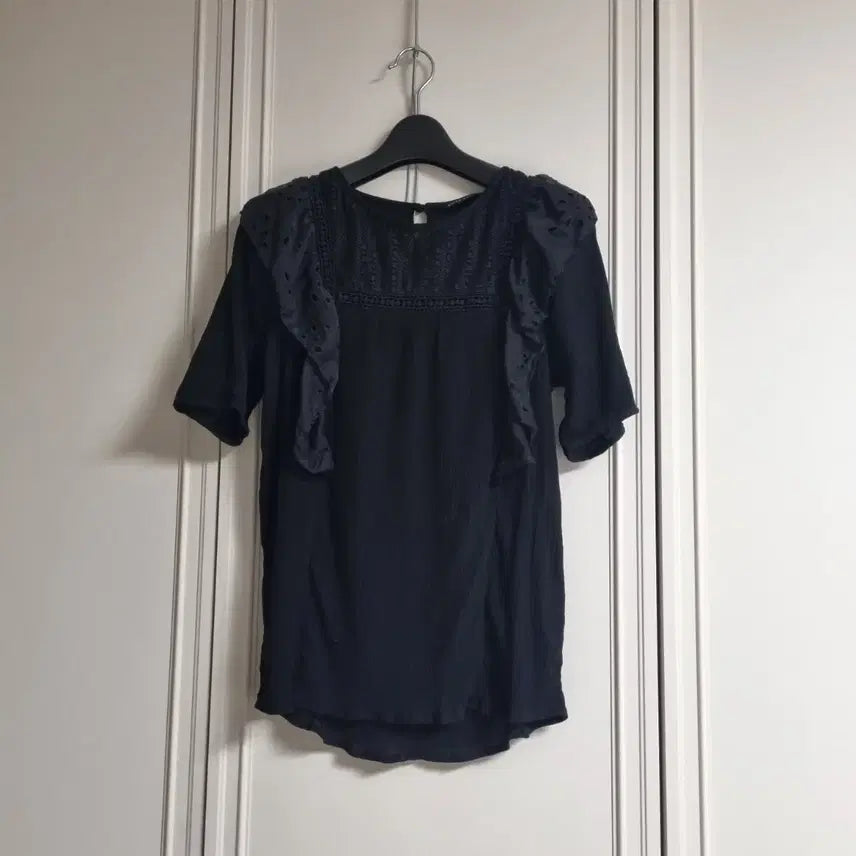 [BUNJANG] Olive des Olive Black Frill Blouse / 올리브데올리브에서  블랙 프릴 블라우스예요