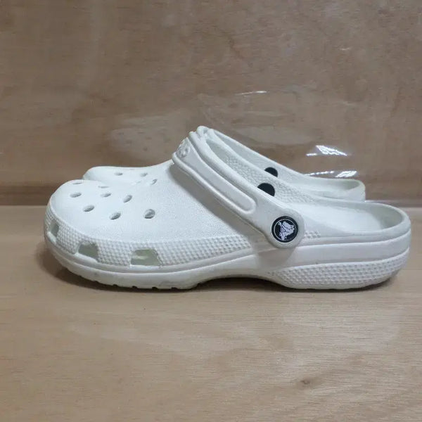 [BUNJANG] Crocs White Sandals Slippers Size 260 / 후루룩구제2 260 크록스 화이트 샌들 슬리퍼 260707