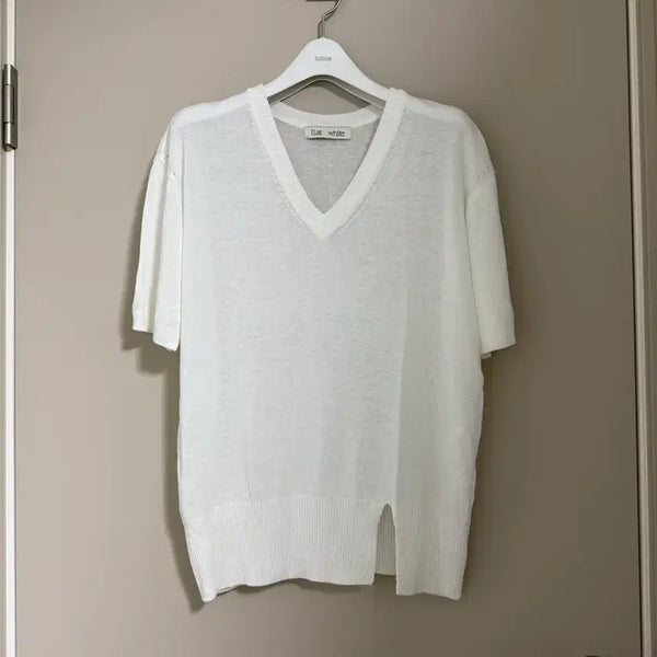 [BUNJANG] Flat White V-Neck Short-Sleeve Knit / 플랫화이트 브이넥 반팔 니트