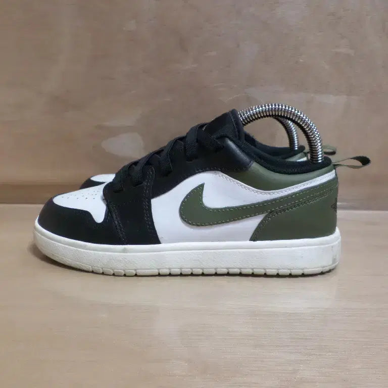 [BUNJANG] Nike Air Jordan 1 Low ALT Sneakers / 후루룩구제2 220 나이키 에어조던1 로우 alt 운동화 260707