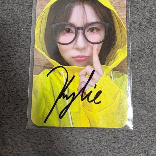 [BUNJANG] Kira's Kylie Autographed Photocard / 키라스 카일리 사인 포카