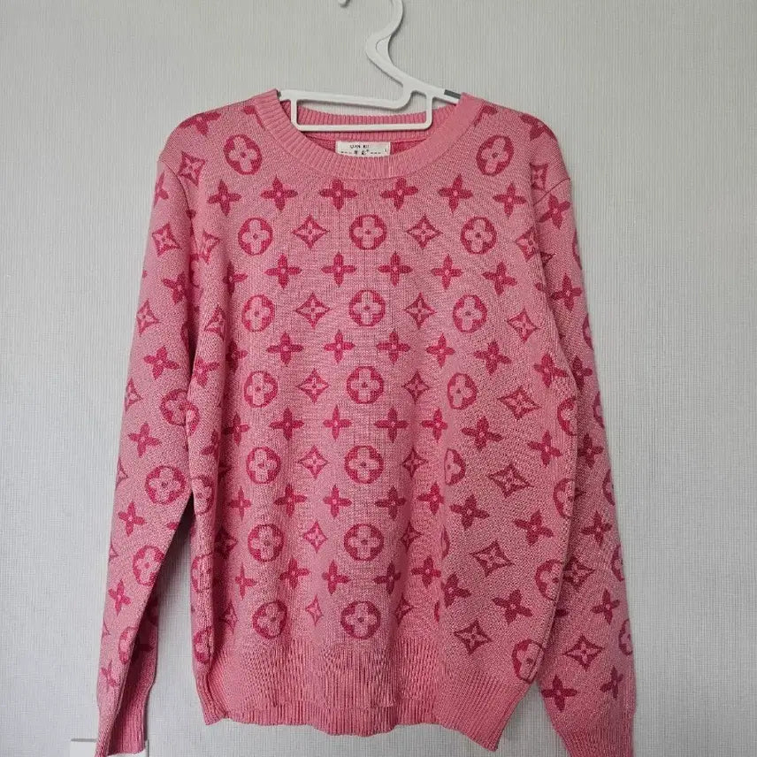[BUNJANG] Pink LV Monogram Pattern Knit Sweater / 핑크 패턴 니트