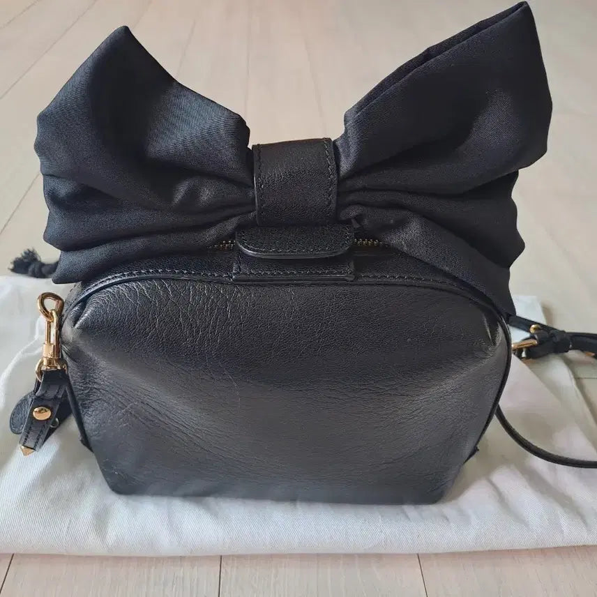 [BUNJANG] Women's Black Leather Handbag with Ribbon Detail / 리본 장식 여성 핸드백 블랙