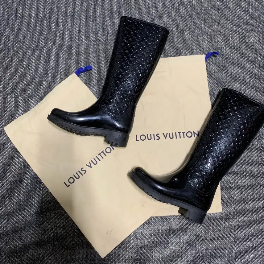 [BUNJANG] Louis Vuitton Monogram Rubber Boots High Boots Black / 230)루이비통 모노그램 장화 러버부츠 엠보 하이부츠 블랙 레인부츠