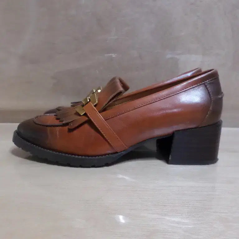 [BUNJANG] Ji Studio Ji Chun Hee Tassel Loafers / 후루룩구제2 240 지스튜디오 지춘희 테슬 구두 로퍼 260707