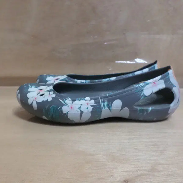 [BUNJANG] Crocs Floral Sandals Slippers Flats 240/260 / 후루룩구제2 240 크록스 플로랄 샌들 슬리퍼 플랫슈즈260707