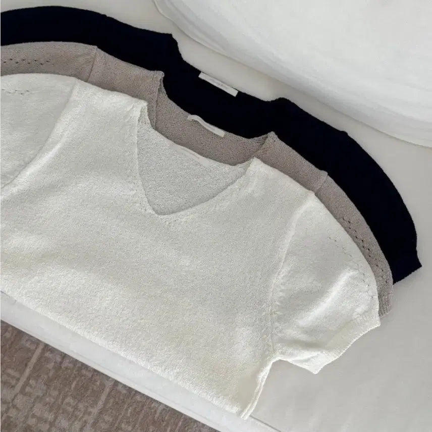[BUNJANG] Chunitory Volume V-Neck Knit White / 츄니토리 볼륨브이넥 니트 화이트