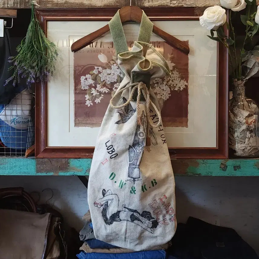 [BUNJANG] Hand-Drawn Vintage Military Duffel Bag / 핸드 드로잉 캔버스 빈티지 더플백 밀리터리 더플백 군용 가방 비행기