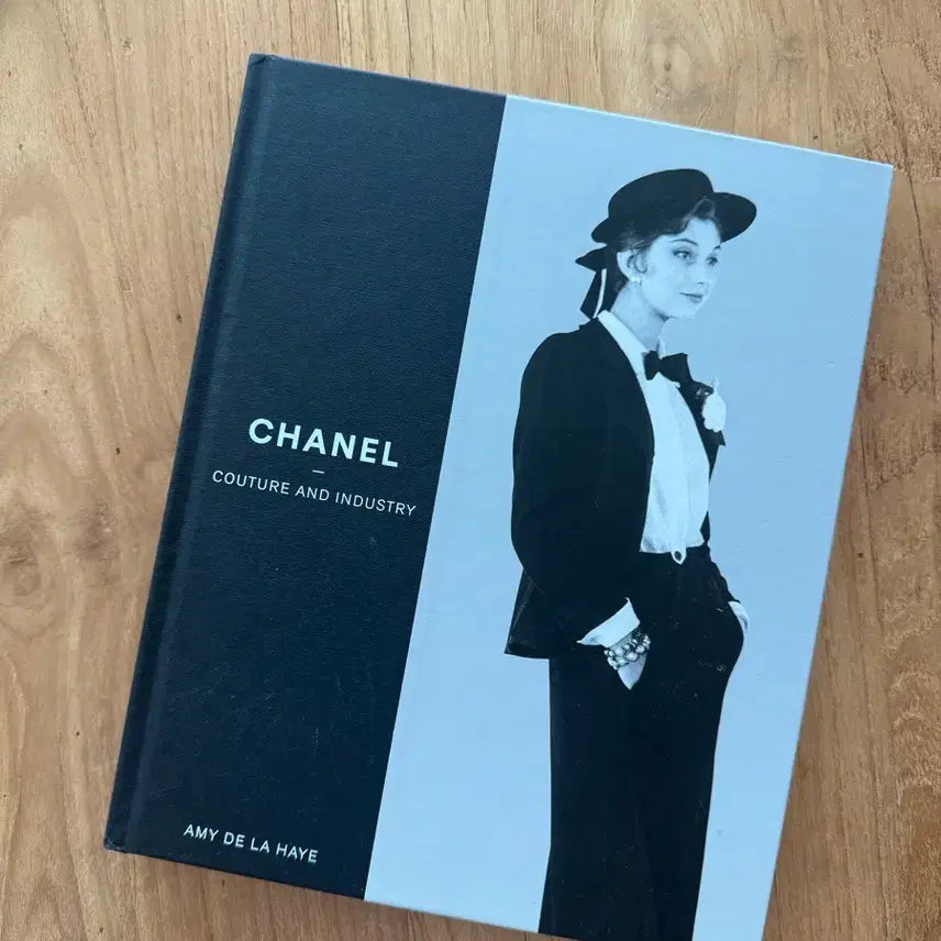[BUNJANG] Chanel: Couture and Industry Hardcover Book / 샤넬 꾸뛰르 앤 인더스트리 북