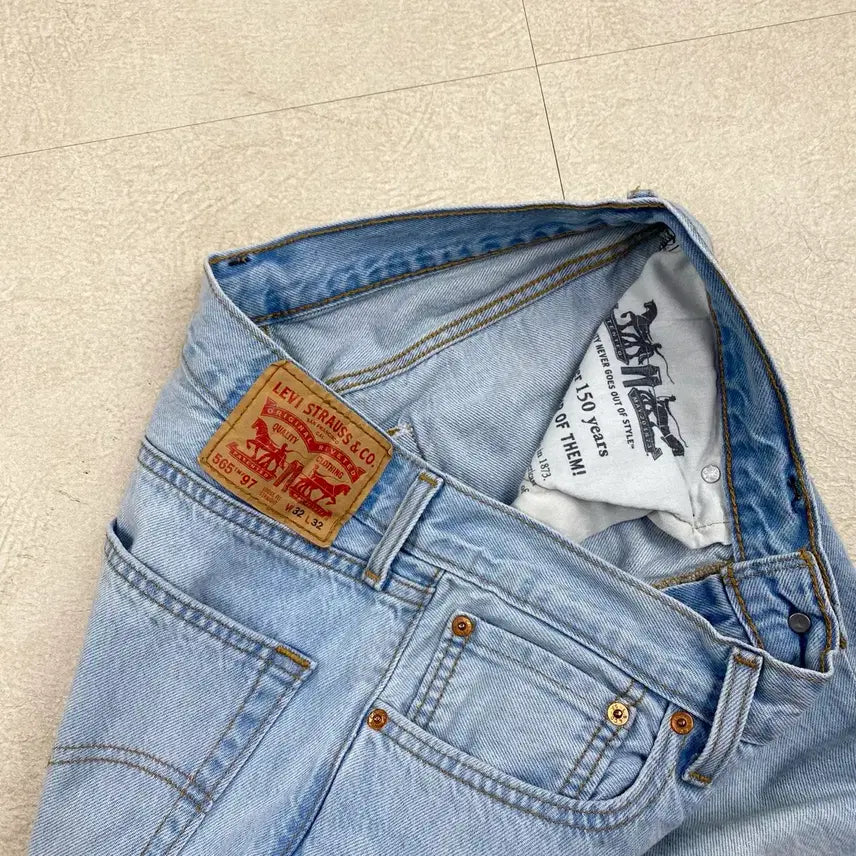 [BUNJANG] Levi's 565 Light Wash Straight Denim Jeans (33) / 리바이스 565 연청 스트레이트 데님 진 (33)