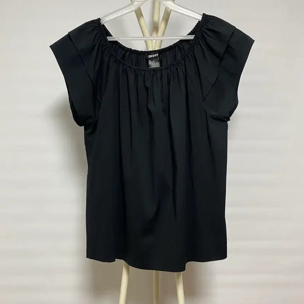 [BUNJANG] DKNY Black Off-Shoulder Blouse (Size M) / DKNY 블랙 오프숄더 블라우스 66~77