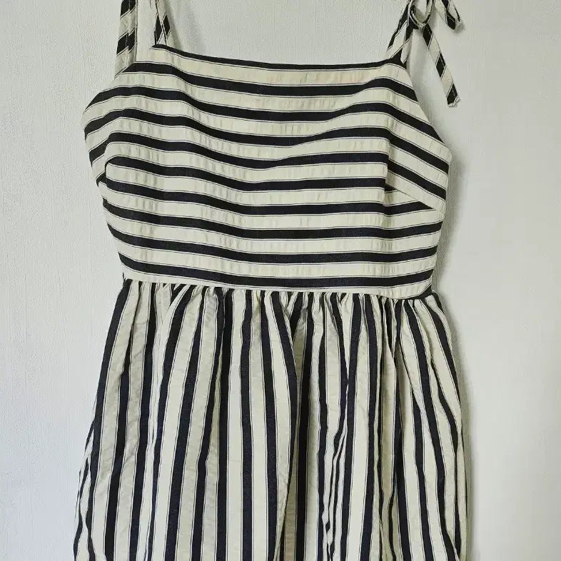 [BUNJANG] Striped Ribbon Detail Camisole Top / 귀요미 끈나시