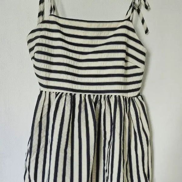 [BUNJANG] Striped Ribbon Detail Camisole Top / 귀요미 끈나시