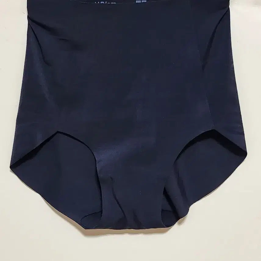 [BUNJANG] Uniqlo AIRism High-Waist Seamless Panty - Black / 유니클로 하이웨스트 심리스 팬티 (블랙)