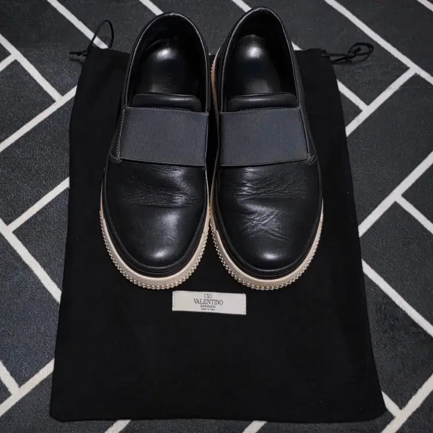 [BUNJANG] Valentino Garavani Black Leather Slip-on Shoes / 발렌티노 가라바니 블랙 레더 슬립온
