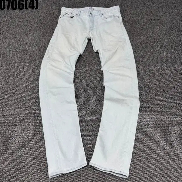 [BUNJANG] Stone Island Light Wash Straight Fit Jeans 0706 / 스톤아일랜드 연청 스트레이트 핏 청바지 0706