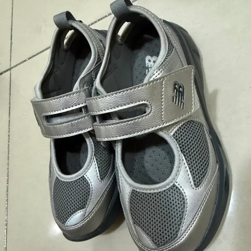 [BUNJANG] New Balance Mary Jane Flats / 뉴발란스 메리제인