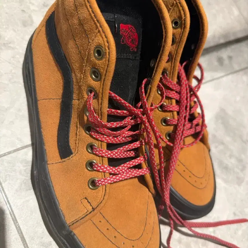 [BUNJANG] Vans SK8-Hi Suede Brown Red Shoelaces Size 245 / 반스 스케이트 하이 스웨이드 브라운 레드 슈레이스 245