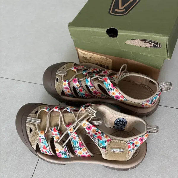 [BUNJANG] KIN Women's Floral Pattern Sandals Beige / 킨 여성 샌들 플로럴 패턴 베이지