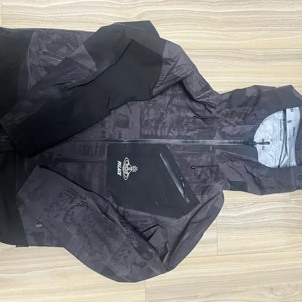 [BUNJANG] Palace Vivienne Westwood Gore-Tex Jacket / S 팔라스 비비안웨스트우드 고어텍스 자켓