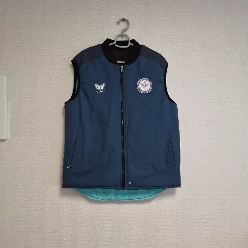 [BUNJANG] Yongsan Automobile High School Football Team Player-Issued Reversible Padded Vest Size 95 / 용산자동차고 축구부 선수지급용 양면패딩조끼 95사이즈