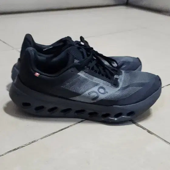 [BUNJANG] On Running Cloud Sneakers Size 240 / 온러닝 클라우드 운동화 240