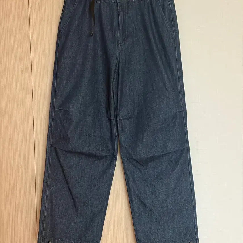 [BUNJANG] Musinsa Standard City Leisure Belted Denim Parachute Pants / 무탠다드 시티 레저 벨티드 데님 파라슈트 팬츠 (33 사이즈)