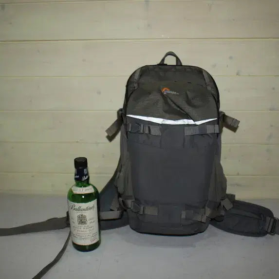 [BUNJANG] Lowepro DSLR Camera Backpack for Outdoor, Hiking, Camping / T 로우프로 카메라 가방 등산 캠핑 가방 아웃도어 DSLR 렌즈 노트북