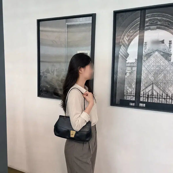 [BUNJANG] Gucci Black Leather Gold Lock Shoulder Bag / Gucci(구찌) 블랙 컬러 레더 금장 락 장식 숄더백