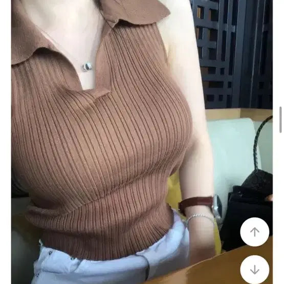 [BUNJANG] Ireve Cocoa V-Neck Knit Sleeveless Top / 에이블리 아이레브 코코아 브이넥 니트 나시