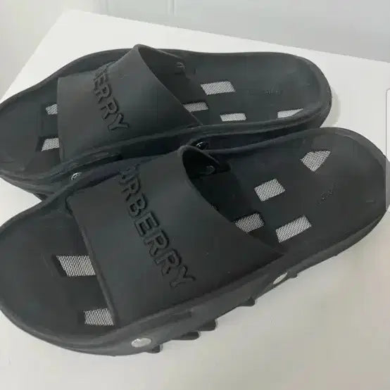 [BUNJANG] Burberry Authentic Slides / 버버리정품