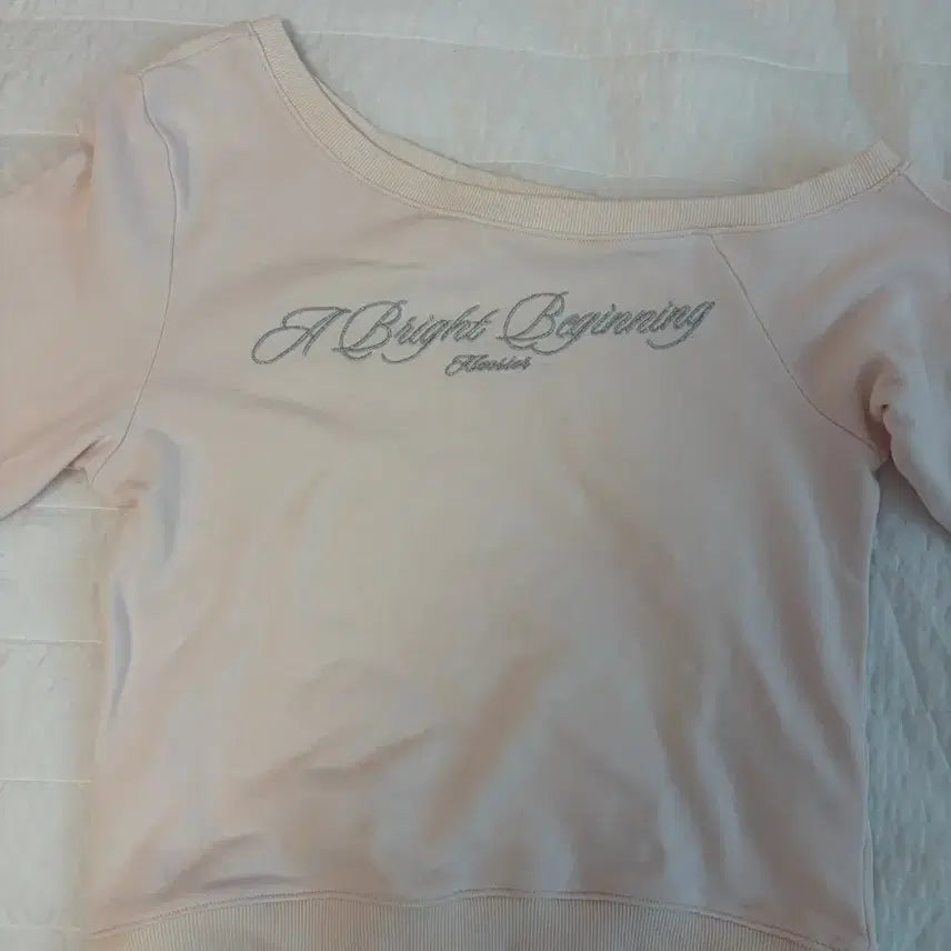 [BUNJANG] Clishier Bright Beginning Off-Shoulder Top / 클리시어 브라이트 비기닝 오프숄더 탑