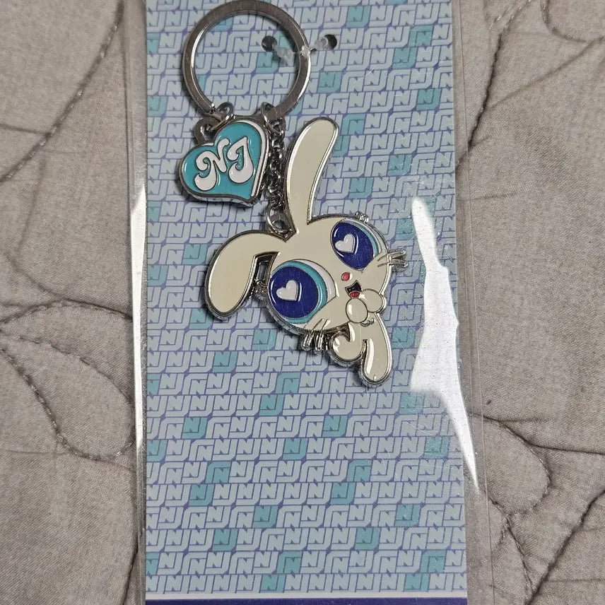 [BUNJANG] NewJeans Rabbit Metal Keyring (Sealed) / [미개봉] 뉴진스 토끼 메탈 키링