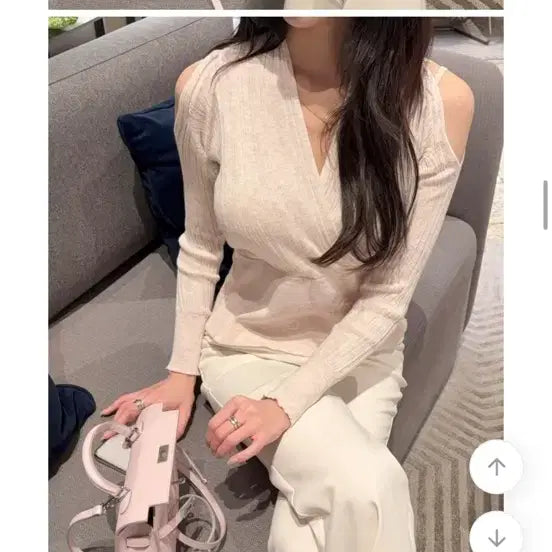[BUNJANG] Dear Shy Shoulder Cut Wrap Knit / 드샤르에 여리 어깨 트임 랩 니트 데이트 페미닌 소개팅 라메드 드민