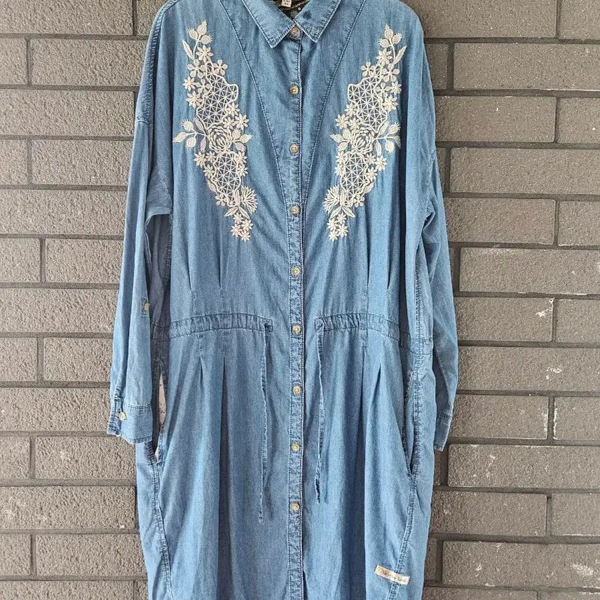 [BUNJANG] Thursday Island Ethnic Embroidered Denim Dress / 써스데이 아일랜드 에스닉 자수 데님 원피스