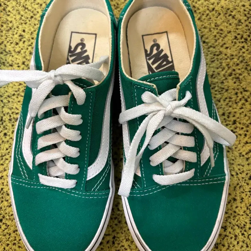 [BUNJANG] Vans Old Skool Green Sneakers / 반스 올드스쿨 그린 스니커즈 225
