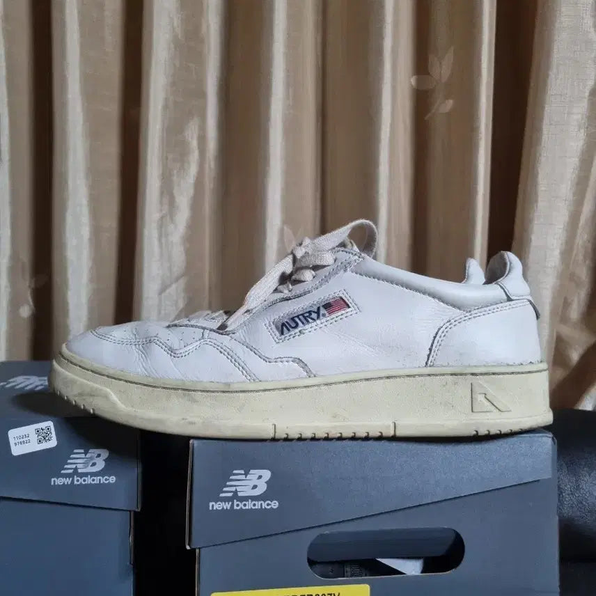 [BUNJANG] Otrir Medalist White Sneakers US 8.5-9 / 오트리 메달리스트 화이트 43