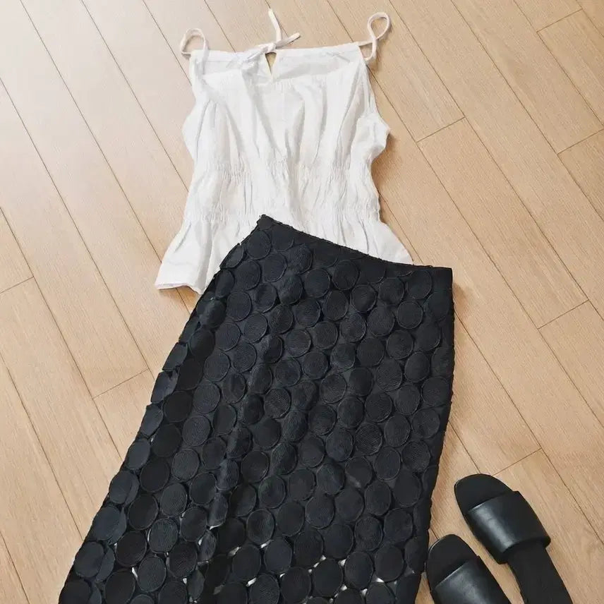 [BUNJANG] Unique Circular Lace Detail A-Line Skirt / 유니크한 원형 레이스 포인트 블랙,화이트 스커트