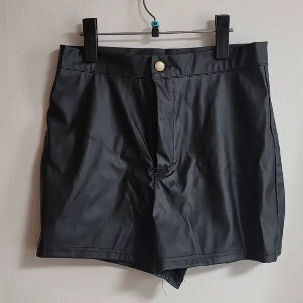 [BUNJANG] Leather Short Shorts / 가죽재질 숏반바지