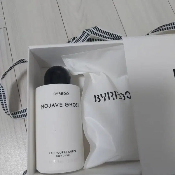[BUNJANG] Byredo Mojave Ghost Body Lotion 225ml Set with Pump / 새것)바이레도 모하비고스트 바디로션 225+펌핑용기 선물세트 새것