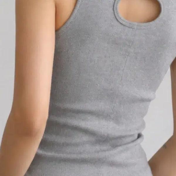 [BUNJANG] LEUNI Back Cutout Ribbed Sleeveless Top / 힙한 골지 나시 찾아?리유니(LEUNI) 뒷태예술