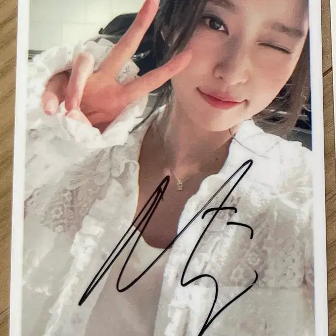 [BUNJANG] Kim Minju Autographed Photocard / 김민주 친필싸인 판매