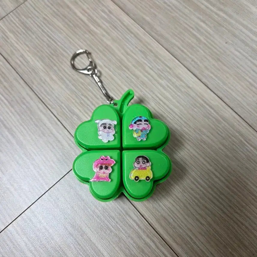 [BUNJANG] Crayon Shin-chan Four-Leaf Clover LED Keycap Keychain / 짱구는못말려 네잎클로버 LED 키캡 키링