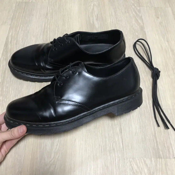 [BUNJANG] Dr. Martens 1461 Mono 3-Eye Black Matte Leather Shoes / 290) 닥터마틴 Dr.martens 1461 모노 3홀 무광 블랙