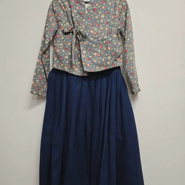 [BUNJANG] Suseolhwa Hanbok Jeogori and Chima Set / 수설화 한복 저고리 치마 세트 꽃무늬 네이비